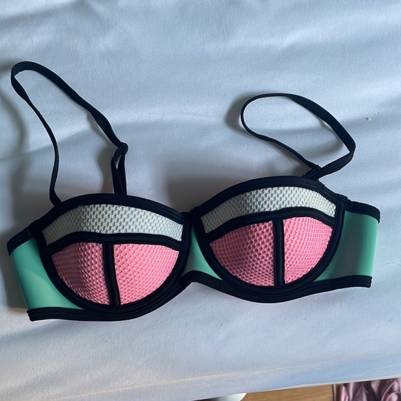 Triangle bikini top. Great condition - Picture 2 of 4
